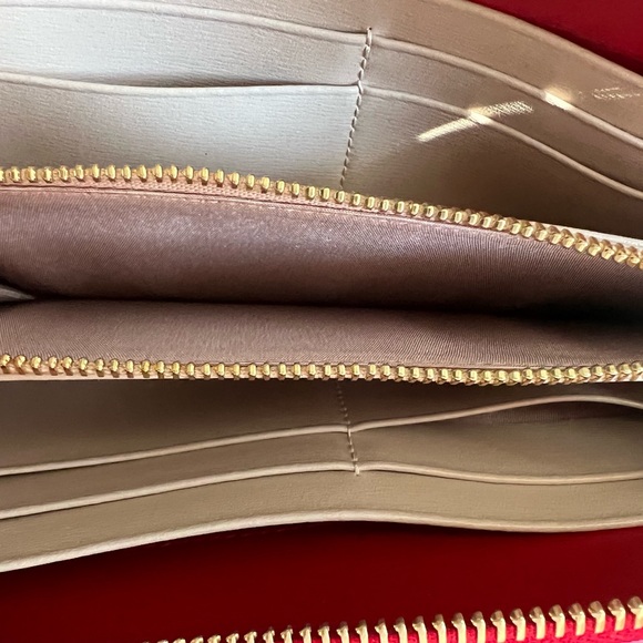 Salvatore Ferragamo Red Calf Wallet - Picture 6 of 9